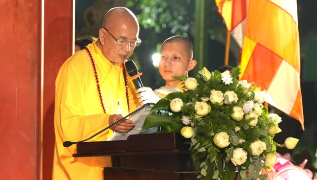 Hòa thượng Thích Khế Chơn đọc diễn văn khai mạc