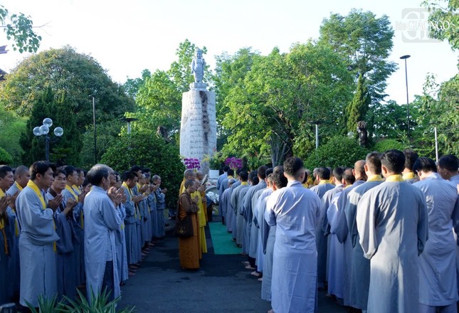 Trang nghiêm khóa lễ