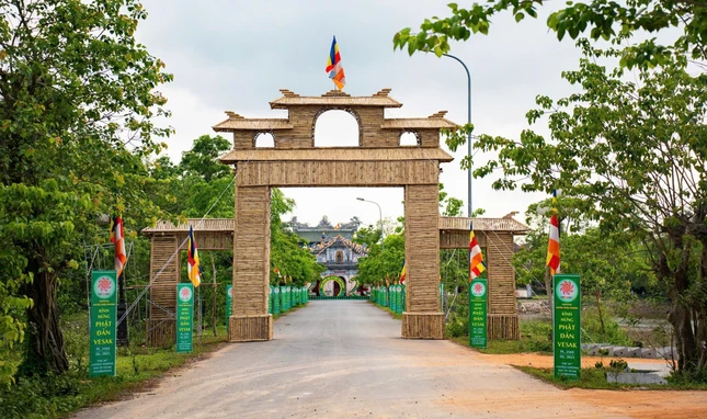 Hình ảnh cây tre từ lâu đã gắn bó mật thiết với đời sống cũng như tâm hồn, trở thành biểu tượng “hồn tre Việt” trong tâm thức của mỗi người dân ở làng quê