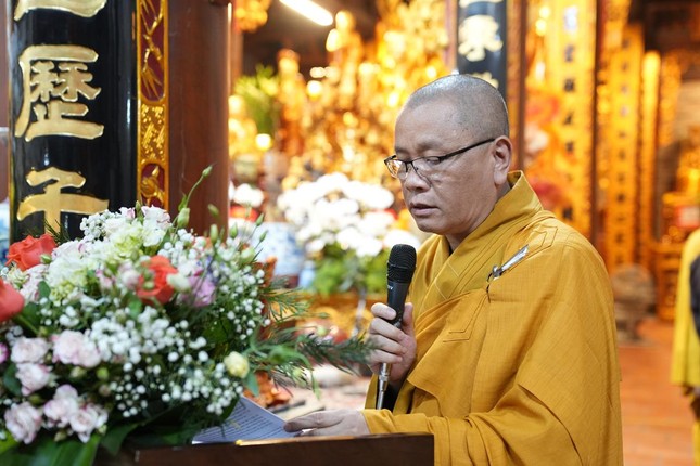 Thượng tọa Thích Tâm Hoan tuyên đọc Thông điệp Phật đản của Đức Pháp chủ GHPGVN