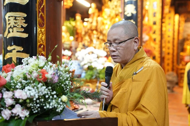 Thượng tọa Thích Tâm Hoan tuyên đọc Thông điệp Phật đản của Đức Pháp chủ GHPGVN