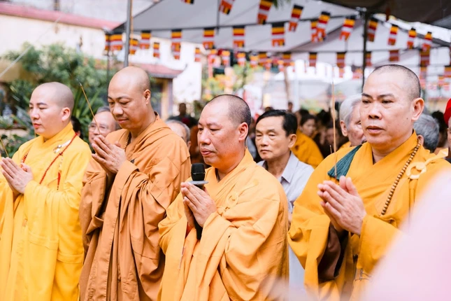 Niêm hương bạch Phật