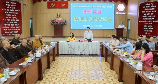 Bí Thư Quận ủy Q.Bình Thạnh Vũ Ngọc Tuất trân trọng ghi nhận những đóng góp tích cực của Tăng Ni, Phật tử quận nhà