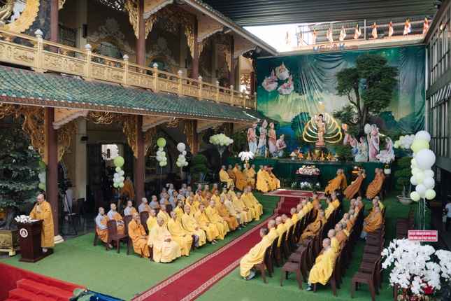 Chư tôn giáo phẩm Tăng Ni tham dự