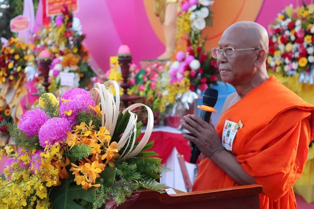 Hòa thượng Thạch Sok Xane tuyên đọc Thông điệp Đại lễ Phật lịch 2569 của Đức Pháp chủ GHPGVN