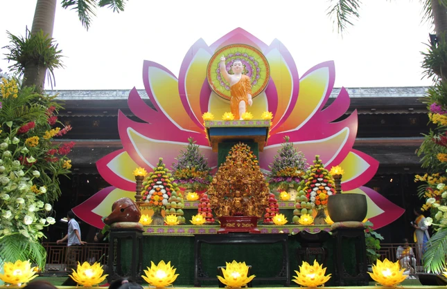 Lễ đài tại quốc tự Diệu Đế