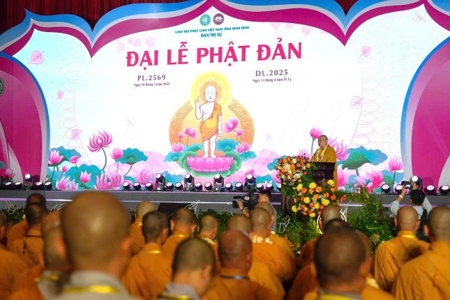 Trưởng lão Hòa thượng Thích Thanh Nhiễu tuyên đọc Thông điệp Đại lễ Phật đản Phật lịch 2569 của Đức Pháp chủ GHPGVN