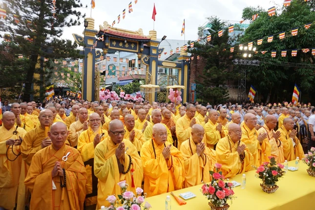 Cử hành nghi thức niệm Phật cầu gia hộ