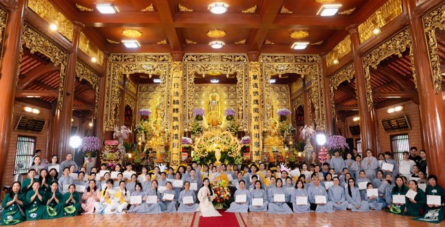 Phật tử quy y Tam bảo tại chùa Thiên Quang Phật tử quy y Tam bảo tại chùa Thiên Quang