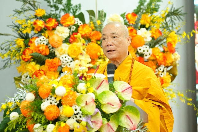 Hòa thượng Thích Bảo Nghiêm cung tuyên Diễn văn Phật đản Phật lịch 2569 của Trưởng lão Hòa thượng Chủ tịch Hội đồng Trị sự