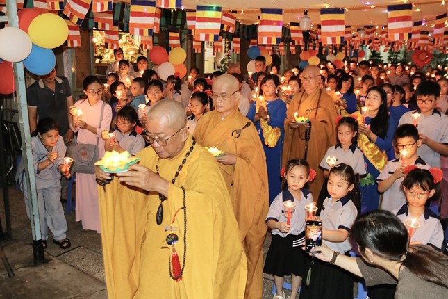 Lễ thắp hoa đăng cầu nguyện Lễ thắp hoa đăng cầu nguyện