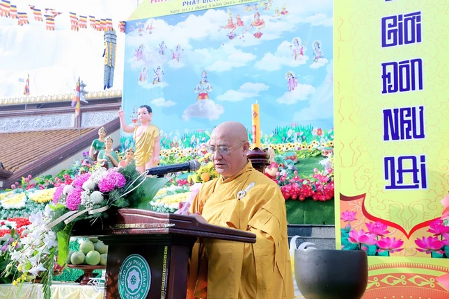 Hòa thượng Thích Huệ Thông cung tuyên Thông điệp Đại lễ Phật đản Phật lịch 2569 của Đức Pháp chủ GHPGVN