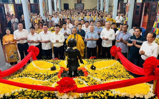 Niêm hương bạch Phật