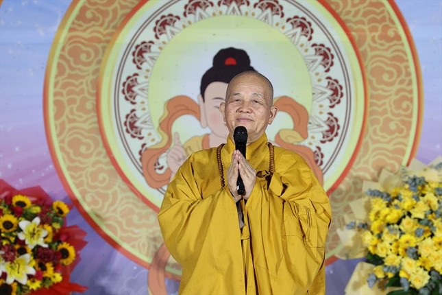 Hòa thượng Thích Minh Thiện ban đạo từ Hòa thượng Thích Minh Thiện ban đạo từ