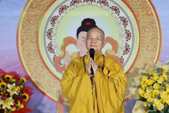 Hòa thượng Thích Minh Thiện ban đạo từ Hòa thượng Thích Minh Thiện ban đạo từ