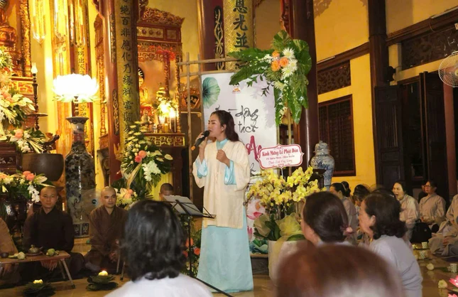 Tiết mục văn nghệ trong đêm thiền trà