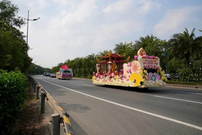 Cung rước xá-lợi Đức Phật từ sân bay Nội Bài về chùa Quán Sứ