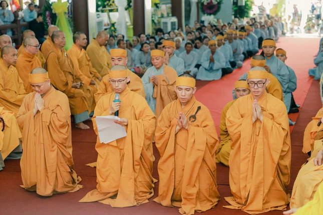 Đại diện môn đồ pháp quyến dâng lời tưởng niệm Hòa thượng ân sư