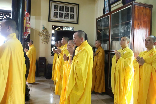 Thành kính tưởng niệm