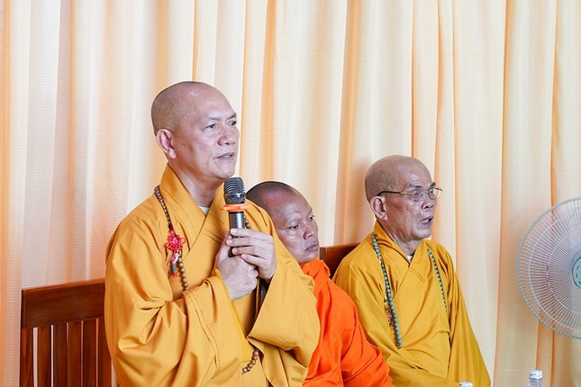 Thượng tọa Thích Phước Thành ban đạo từ