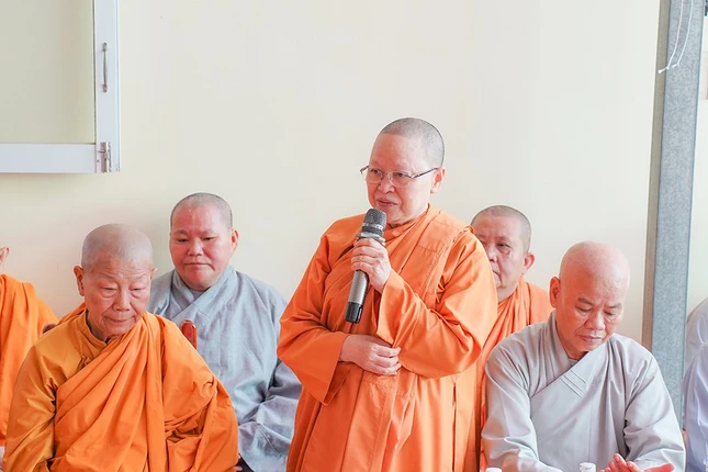 Ni sư Thích nữ Hòa Liên ban huấn từ