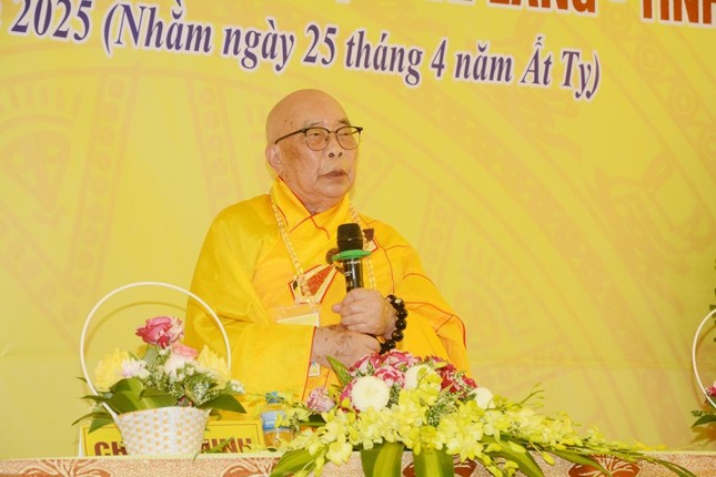 Hòa thượng Thích Thiện Tấn ban đạo từ