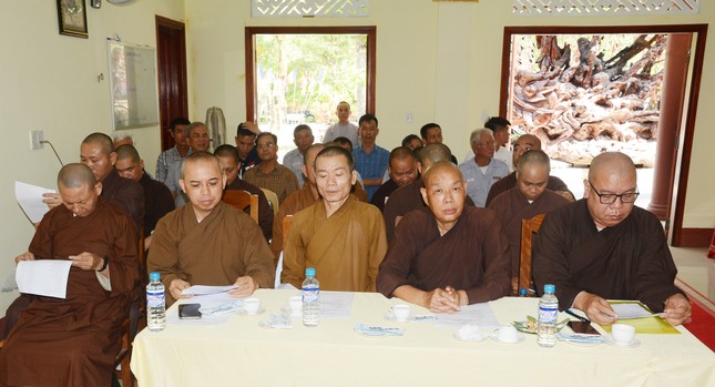 Chư Tăng tham dự phiên họp Chư Tăng tham dự phiên họp