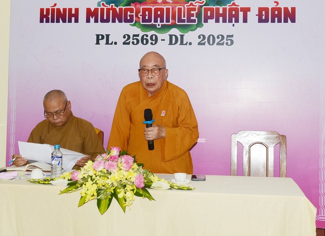 Hòa thượng Thích Thiện Tấn phát biểu khai mạc phiên họp Hòa thượng Thích Thiện Tấn phát biểu khai mạc phiên họp