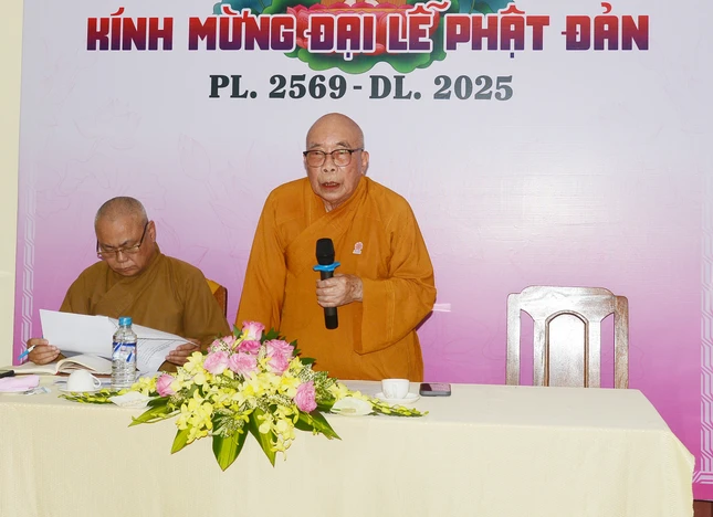 Hòa thượng Thích Thiện Tấn phát biểu khai mạc phiên họp