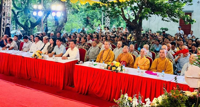 Chư tôn đức Tăng Ni, đại biểu, Phật tử tham dự buổi lễ