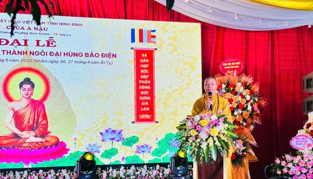 Thượng tọa Thích Minh Quang ban đạo từ