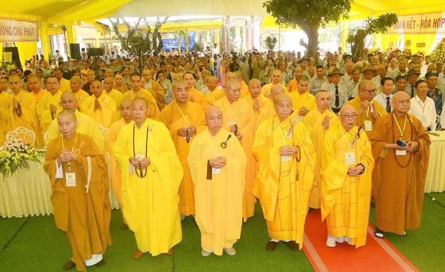 Chư tôn đức, đại biểu, Phật tử tham dự