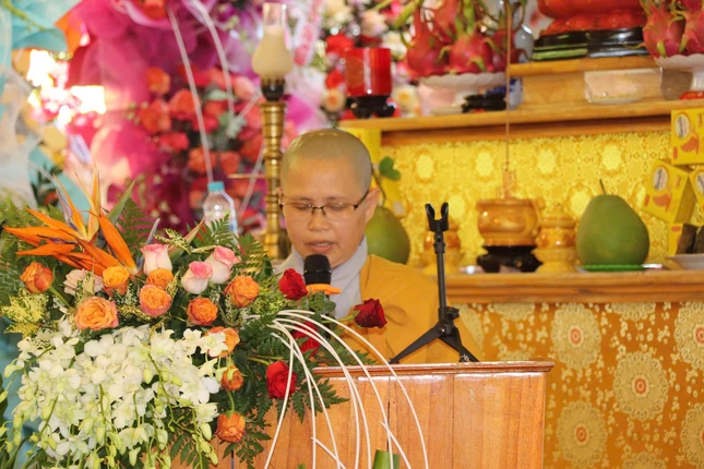 Sư cô Thích nữ Kiều Tín phát biểu khai mạc