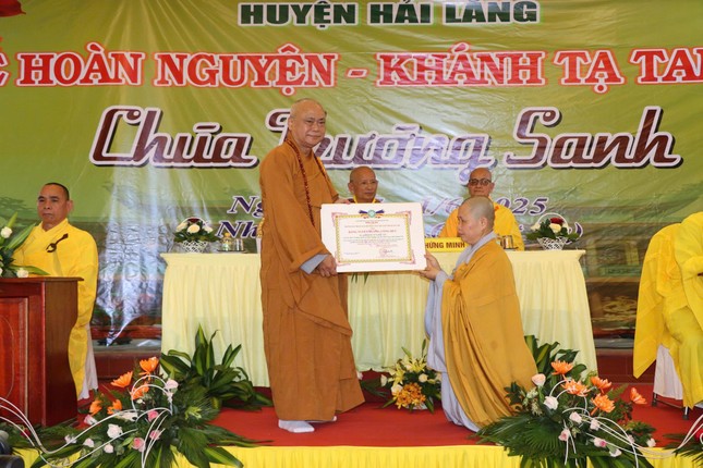 Tặng Bằng công đức