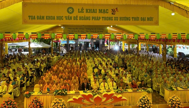 Đông đảo Tăng Ni và đại biểu tham dự