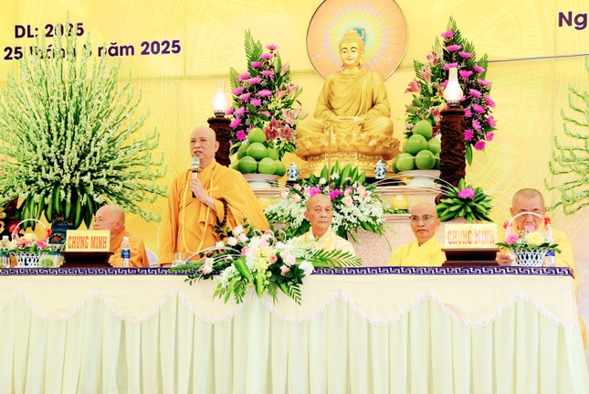 Hòa thượng Thích Phước Minh ban đạo từ Hòa thượng Thích Phước Minh ban đạo từ