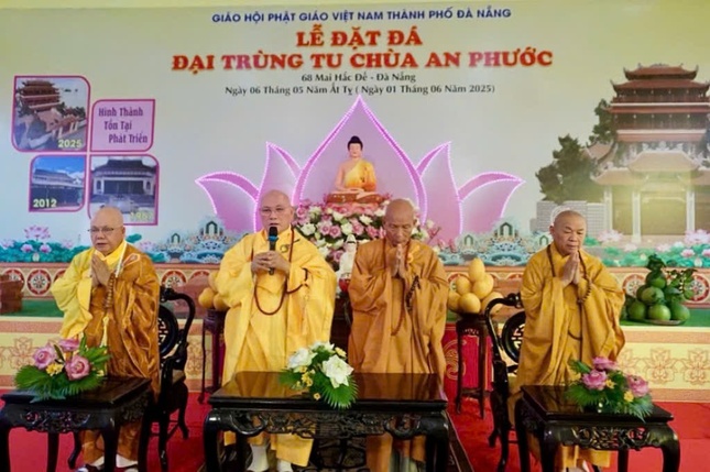 Chư tôn giáo phẩm niệm Phật cầu gia bị