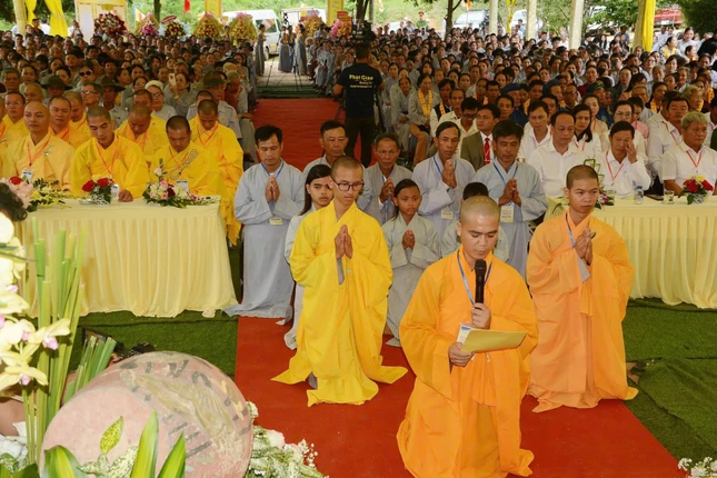 Đại đức Thích Nhật Trí dâng lời phát nguyện