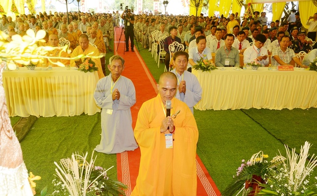 Đại đức Thích Tuệ Cang dâng lời phát nguyện Đại đức Thích Tuệ Cang dâng lời phát nguyện