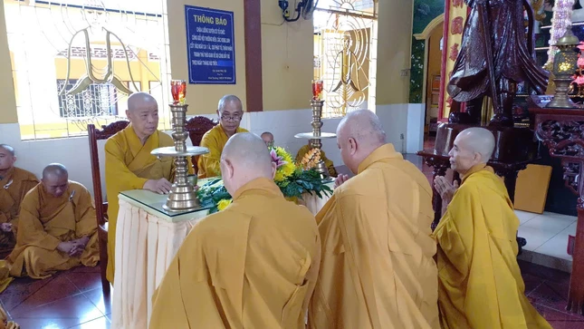 Chư Tăng tác pháp an cư tại hạ trường chùa Lưỡng Xuyên