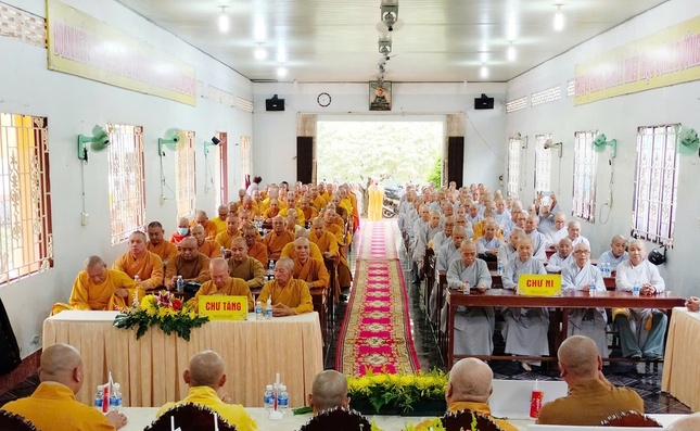 Chư Tăng, Ni tham dự