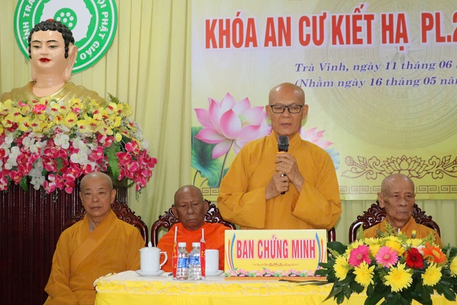 Hoà thượng Thích Tâm Linh ban đạo từ