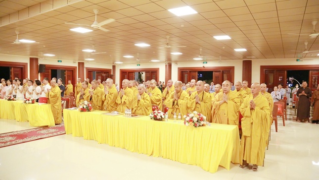 Niệm Phật cầu gia hộ