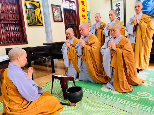 Chư Ni tác pháp thọ an cư