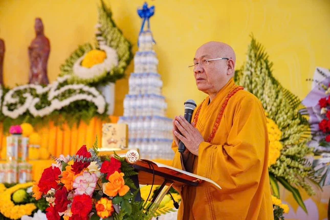 Hòa thượng Thích Quảng Tùng ban đạo từ