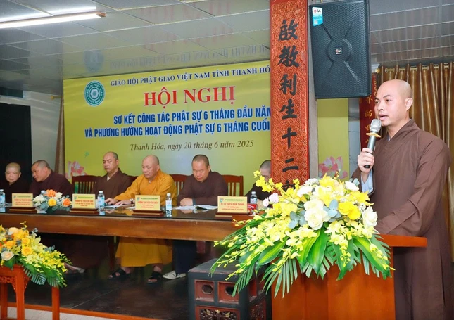 Đại đức Thích Nguyên Phong báo cáo sơ kết công tác Phật sự 6 tháng đầu năm 2025