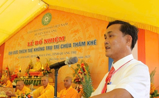 Ông Hà Văn Hiếu, Phó Chủ tịch HĐND xã Hải Khê phát biểu chúc mừng