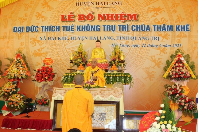Hòa thượng Thích Thiện Tấn ban đạo từ