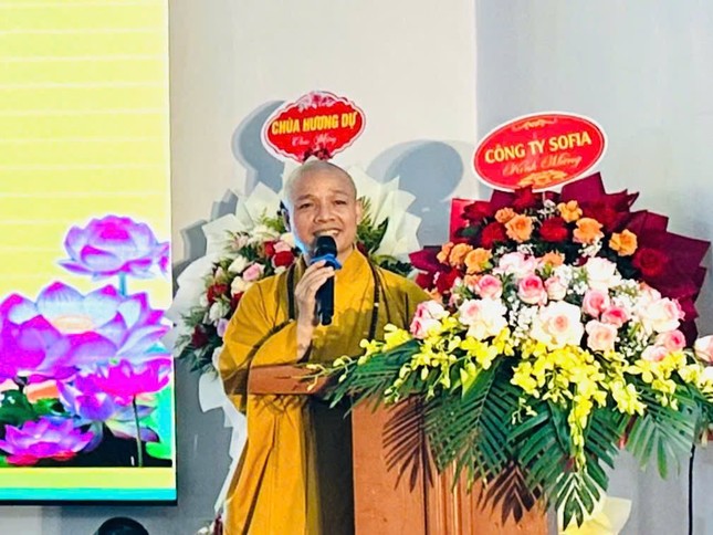 Thượng tọa Thích Minh Quang ban đạo từ