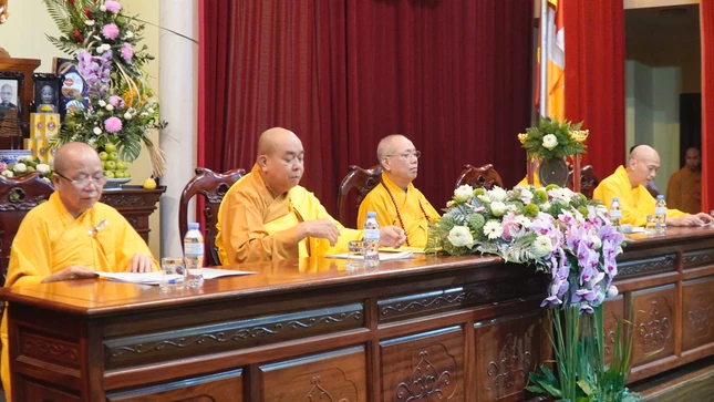 Chư tôn đức chứng minh